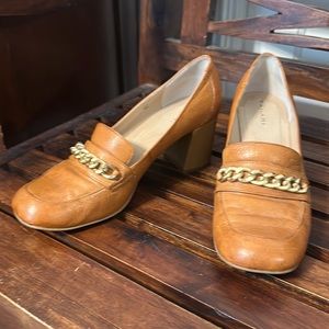 Tahari size 9 women’s heel loafer